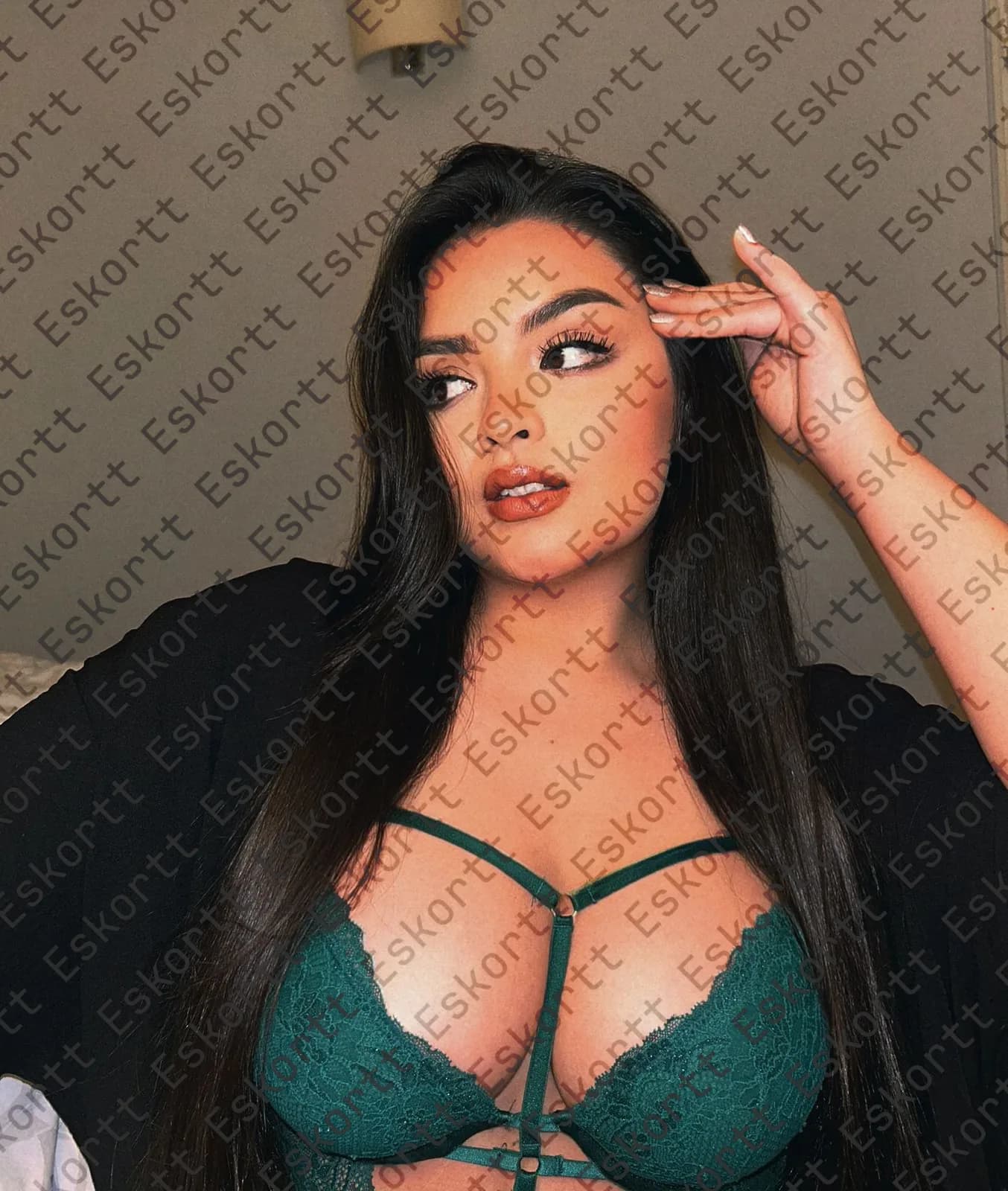 Sarah escort in Moscow