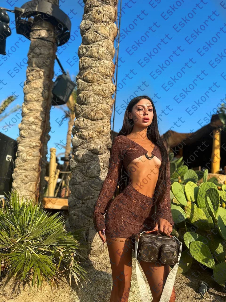 Violet escort in Moscow