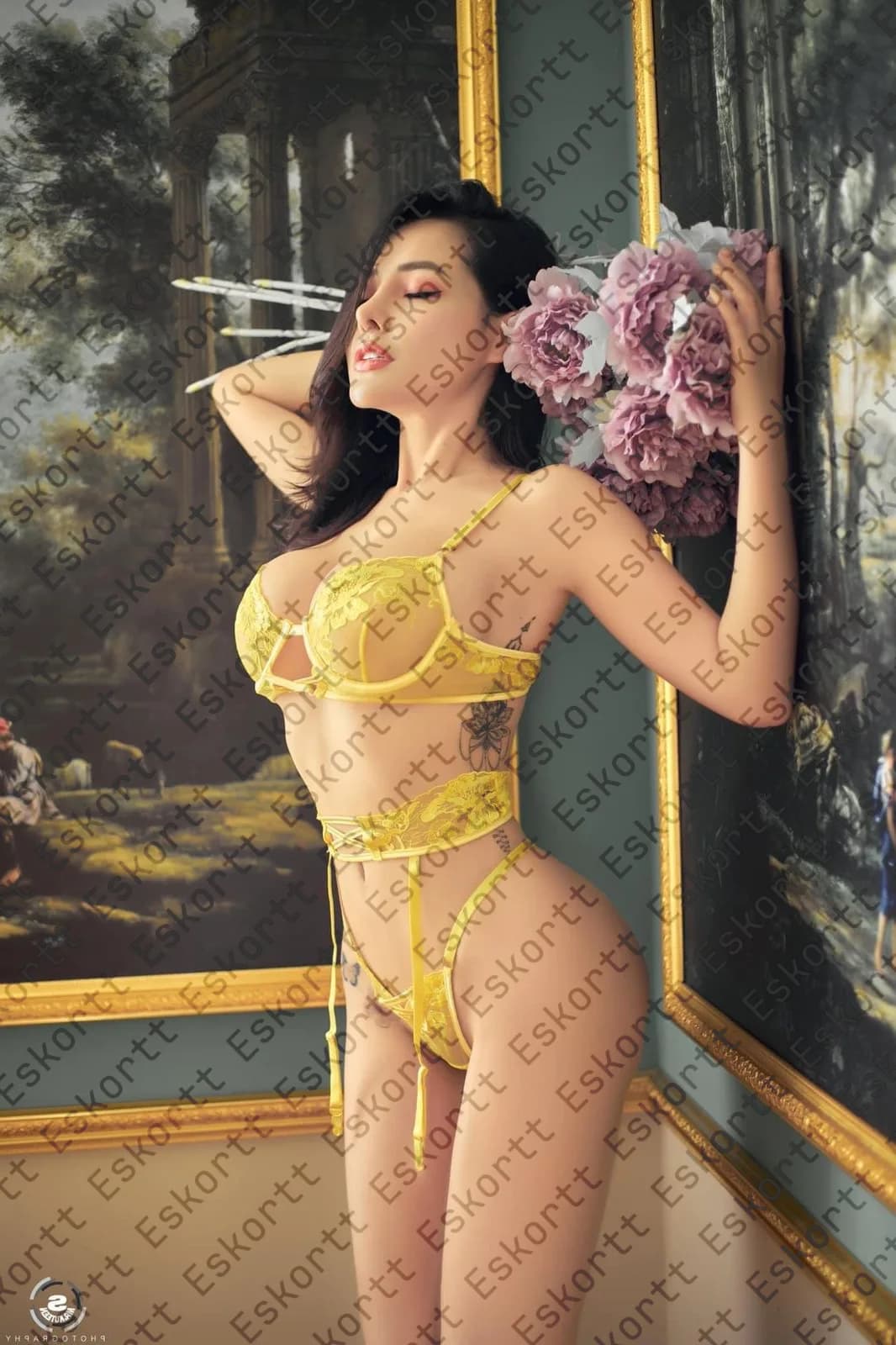 Larissa escort in Moscow