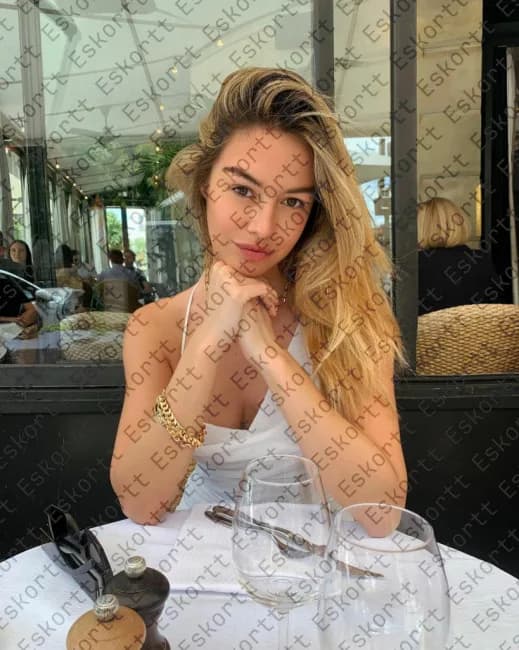 Clementine escort in Moscow