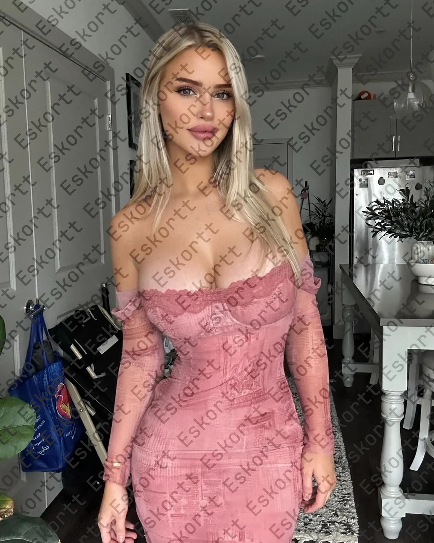 Juniper escort in Moscow