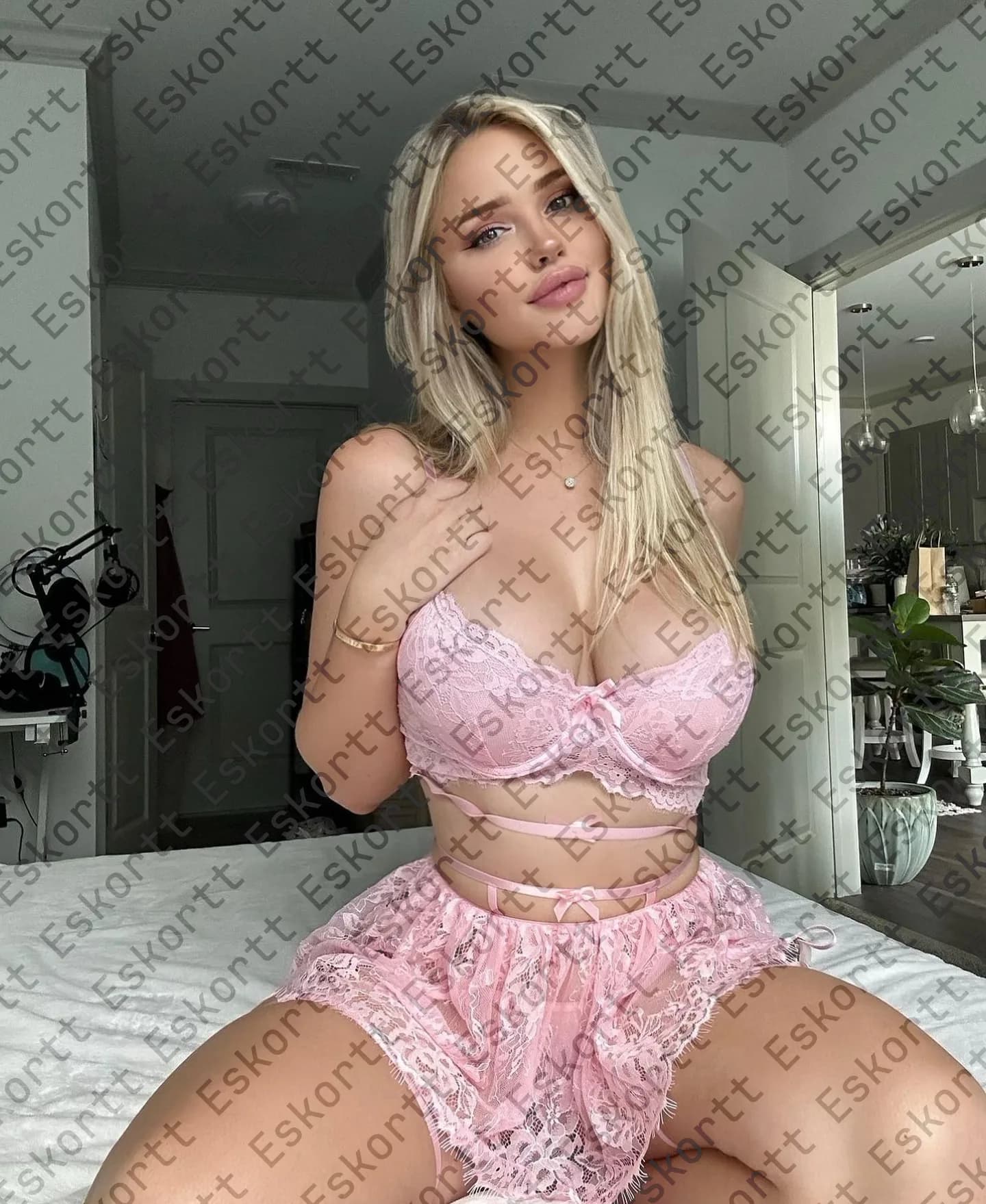 Juniper escort in Moscow