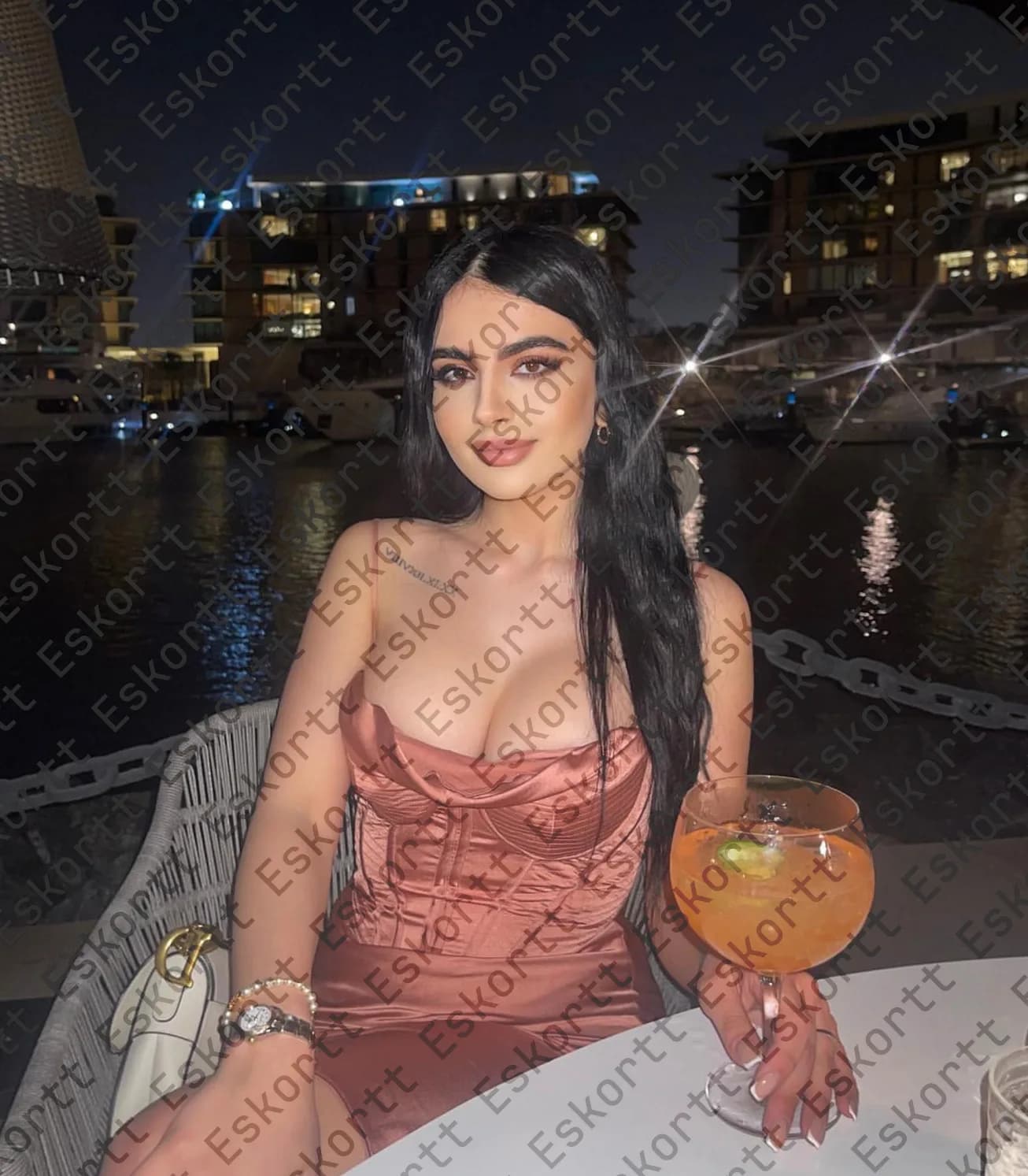 Leilani escort in Moscow