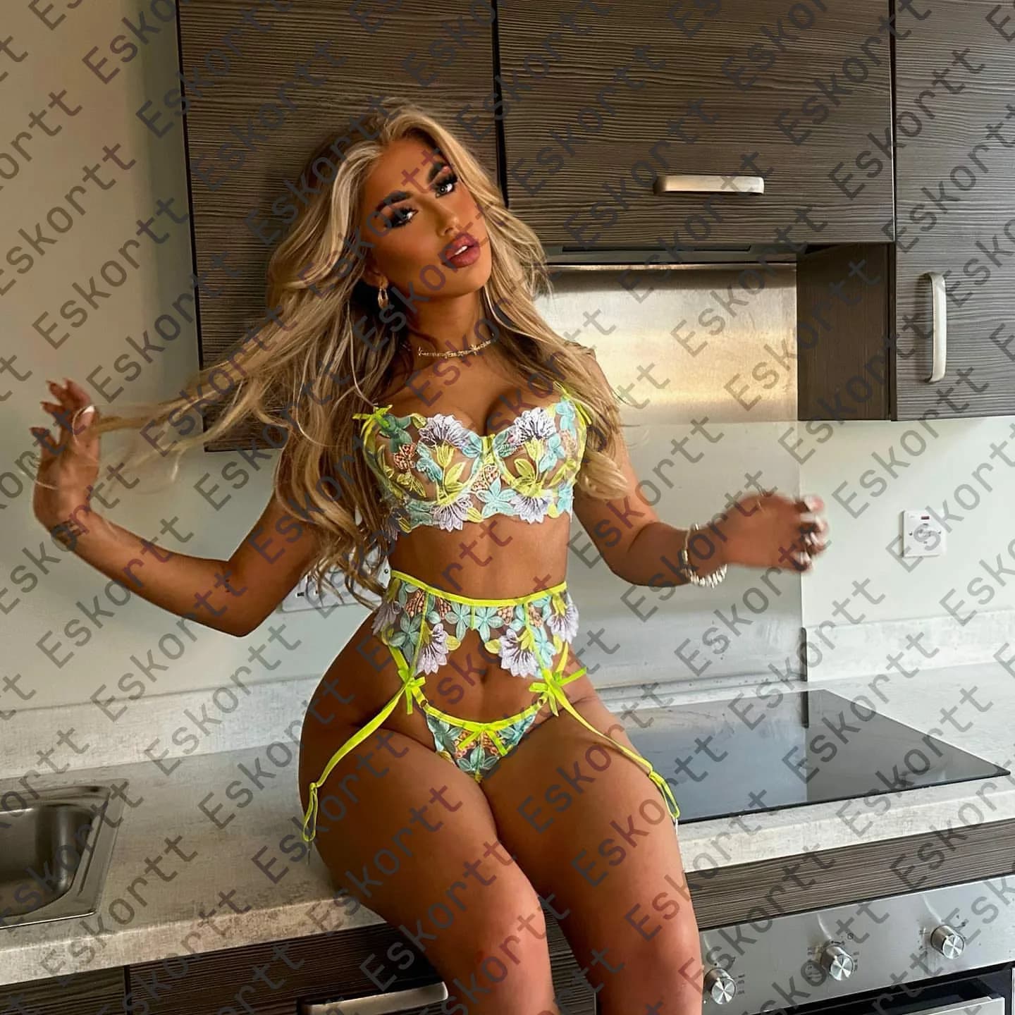 Lorielle escort in Moscow