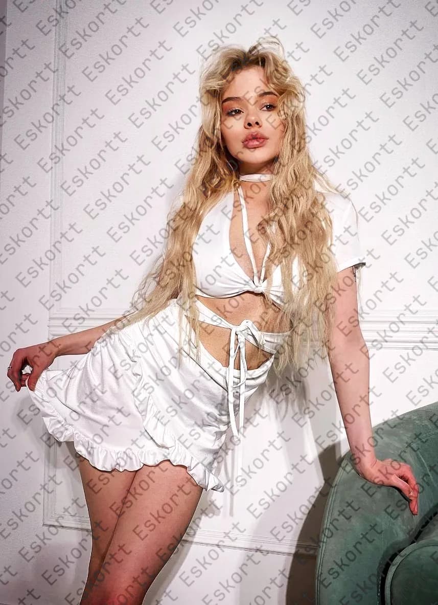 Stasia escort in Moscow