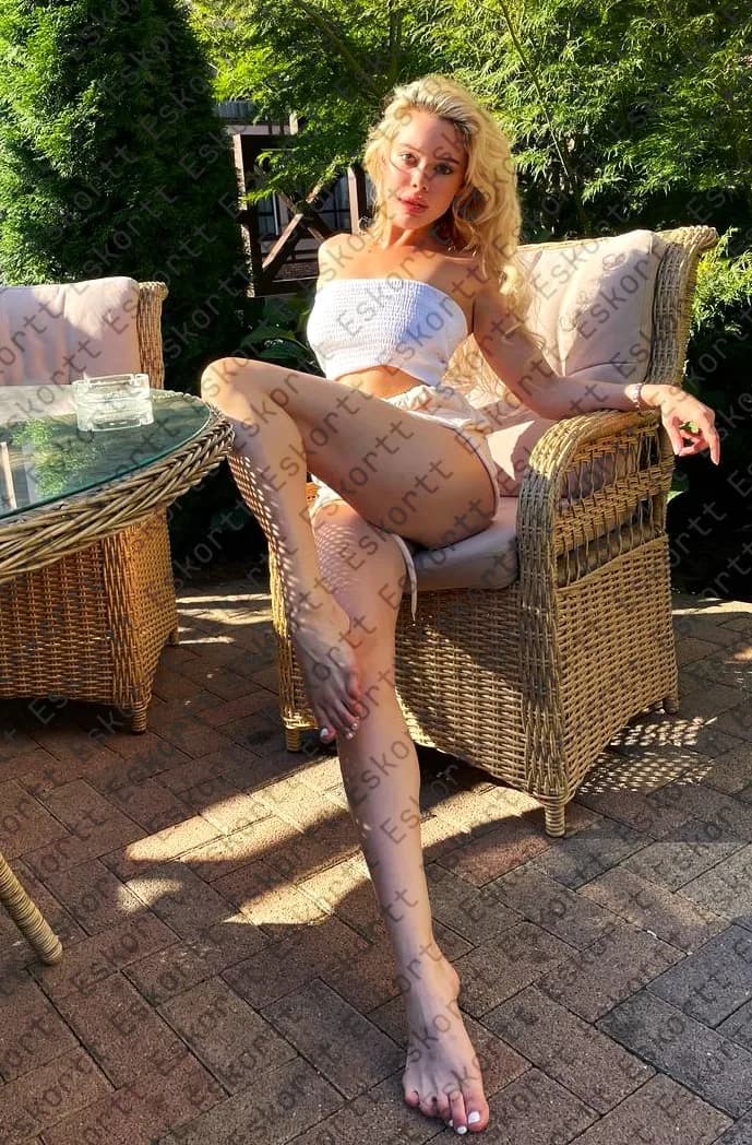 Stasia escort in Moscow