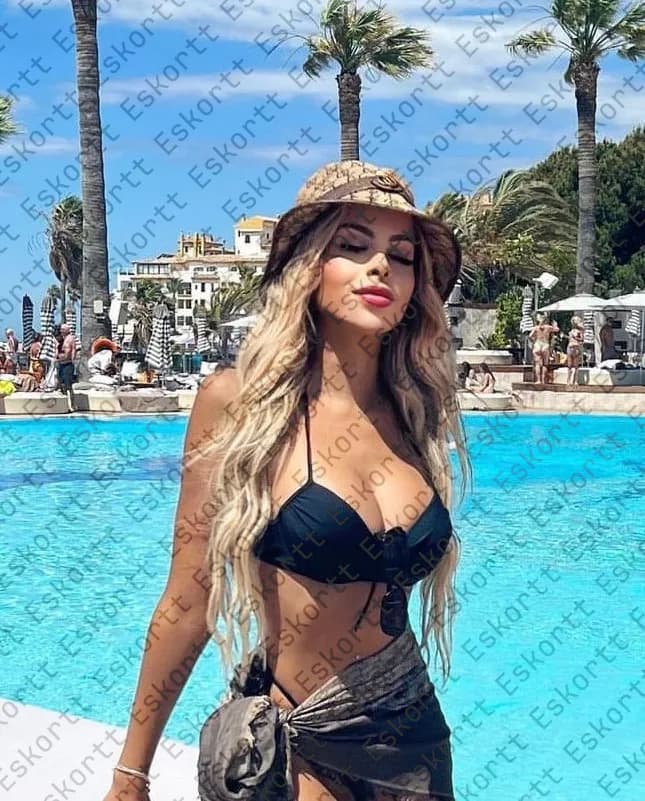 Martina escort in Moscow