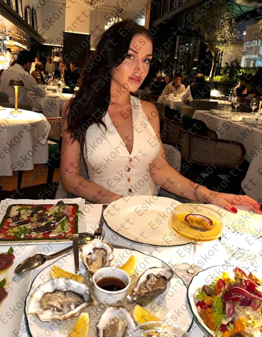 Madlen escort in Moscow