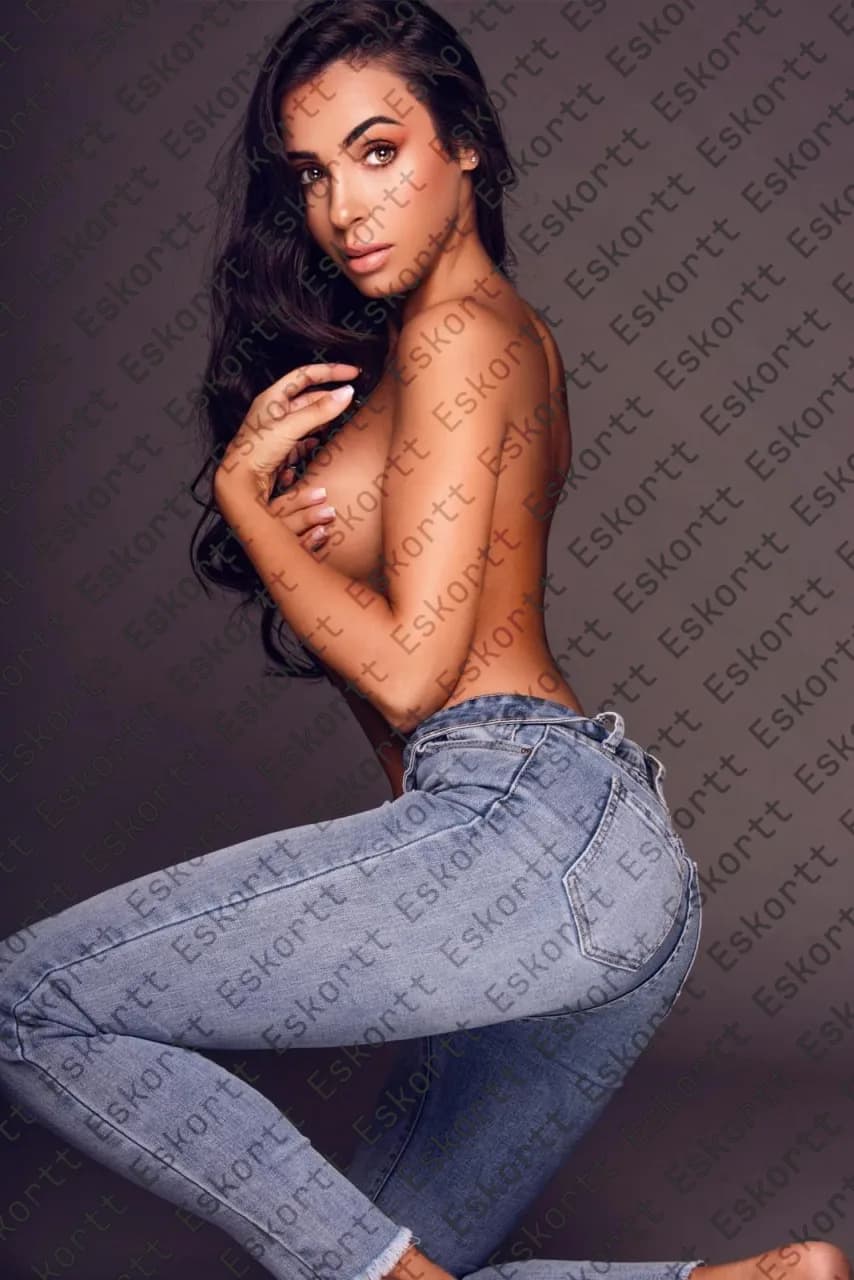 Chiara escort in Moscow