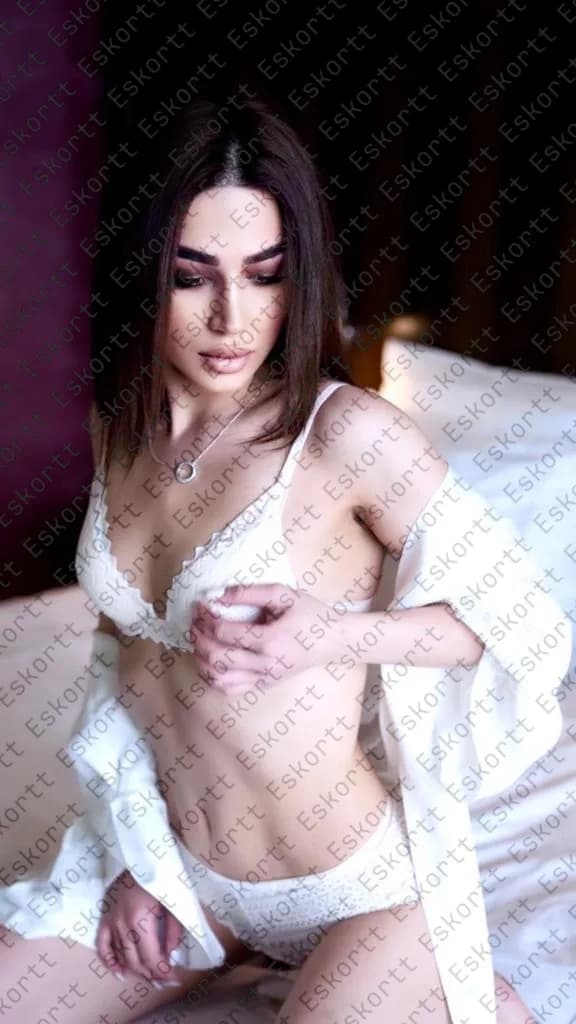 Amina escort in Moscow