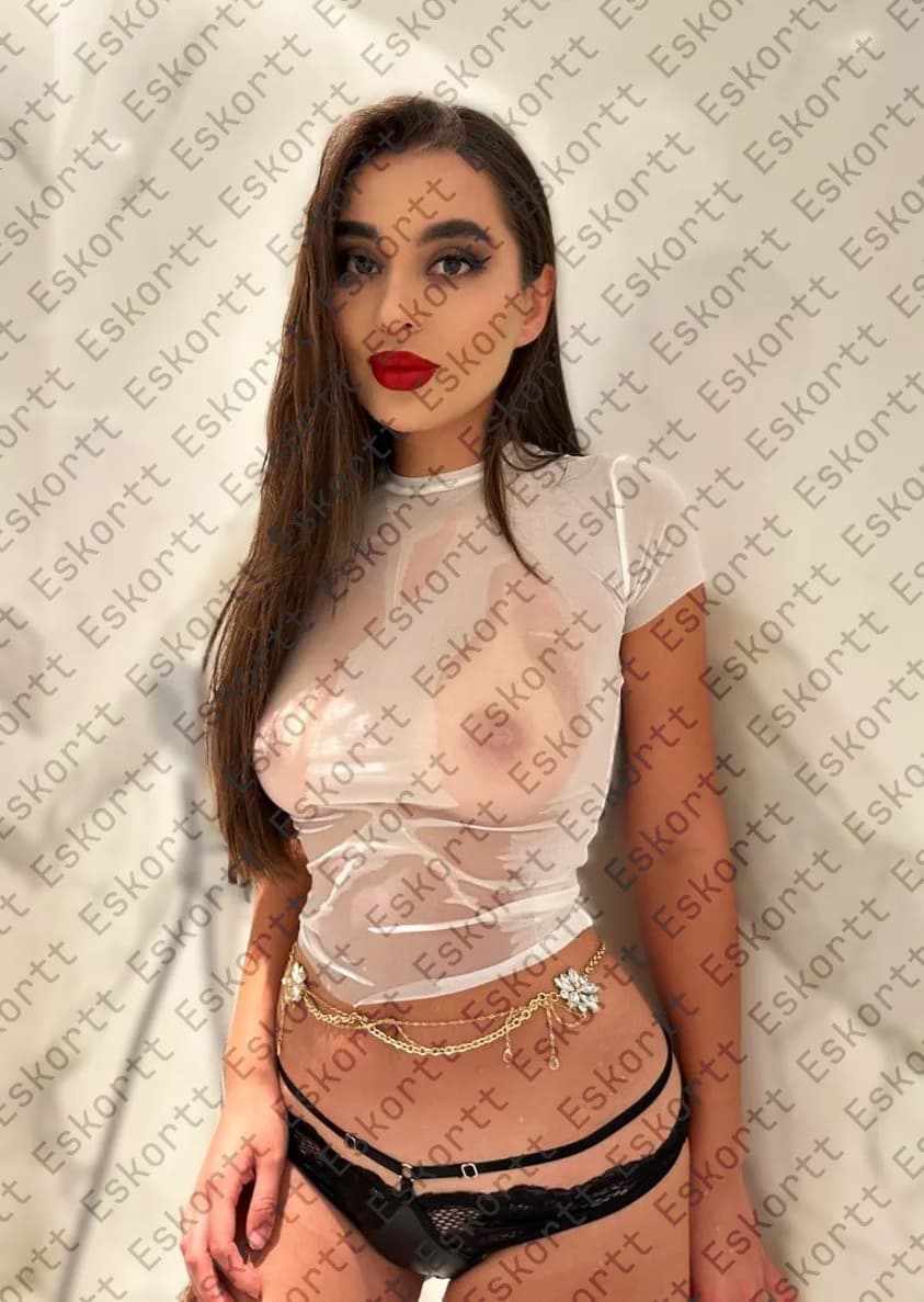 Samira escort in Moscow