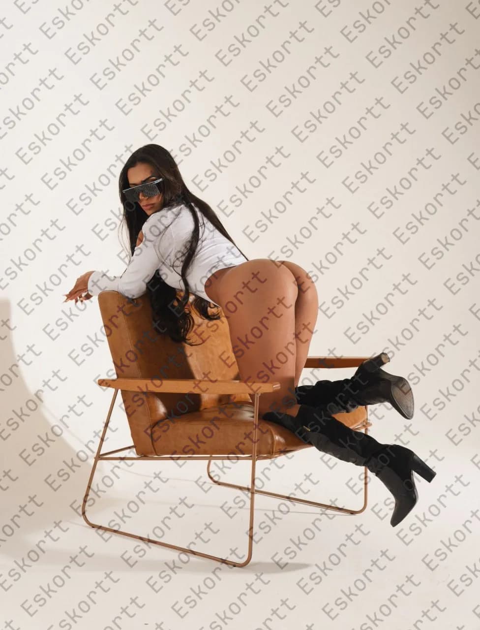 Emanuelly escort in Moscow