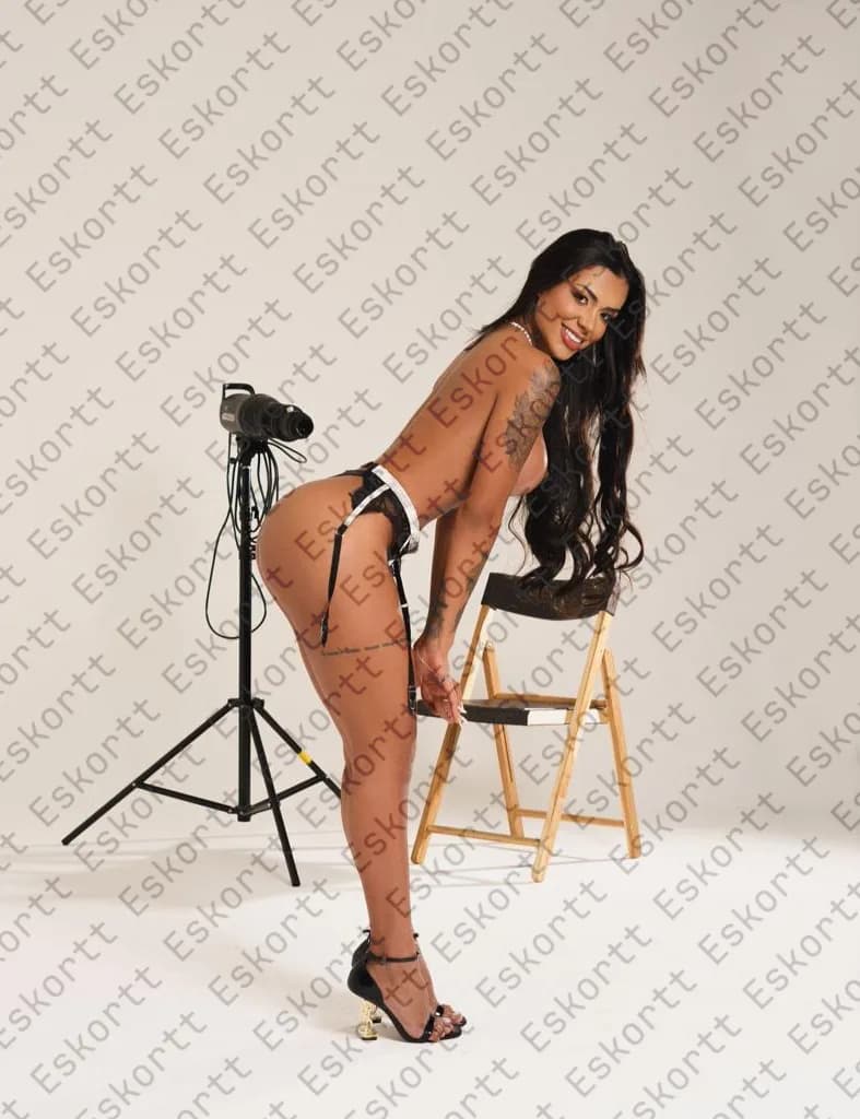 Emanuelly escort in Moscow