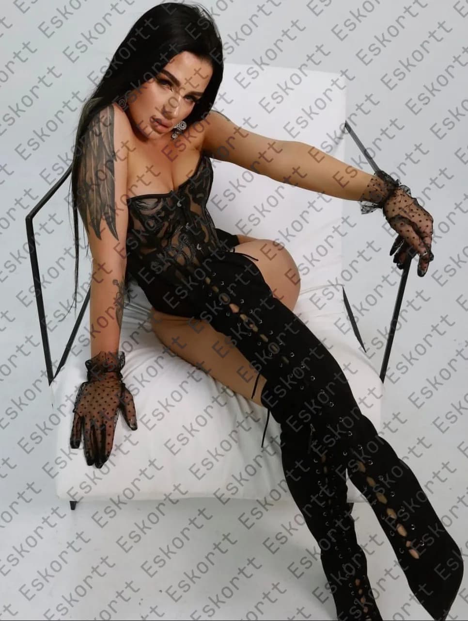 Leonika escort in Moscow