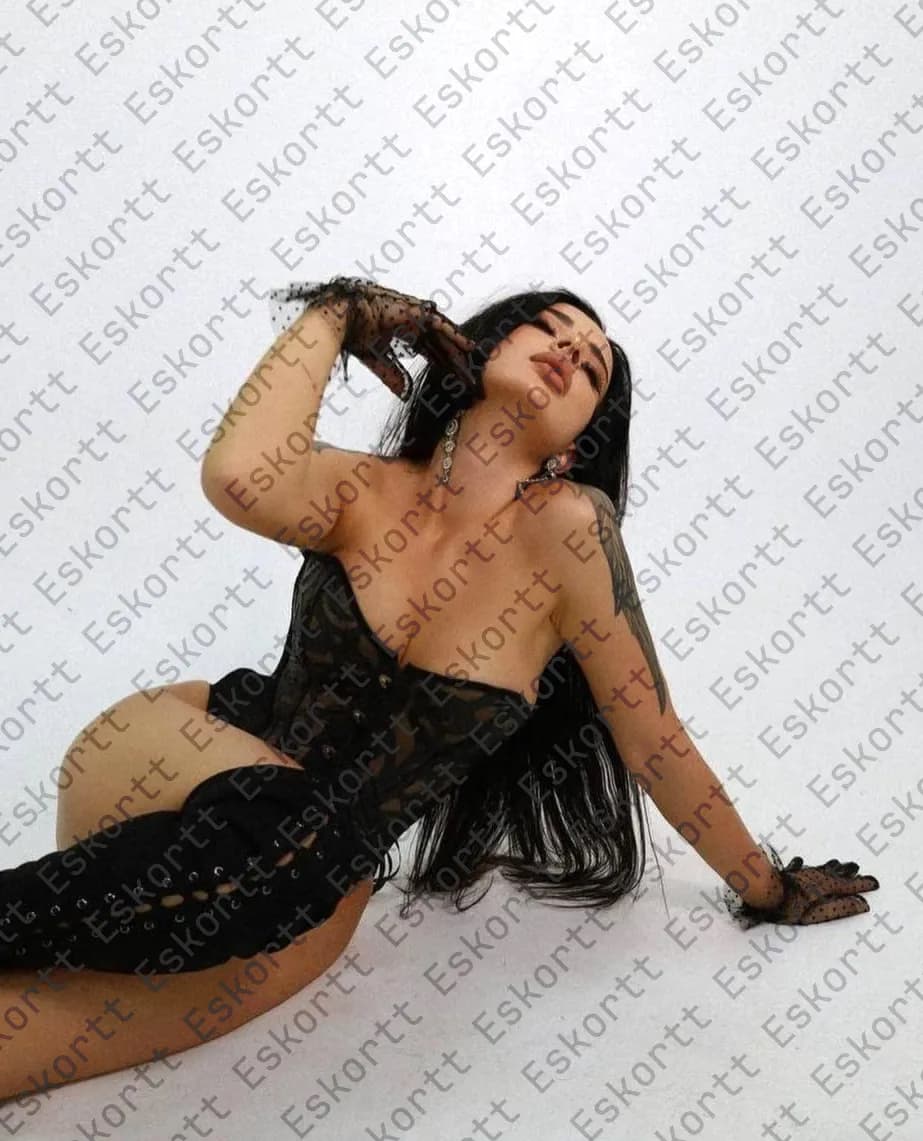 Leonika escort in Moscow