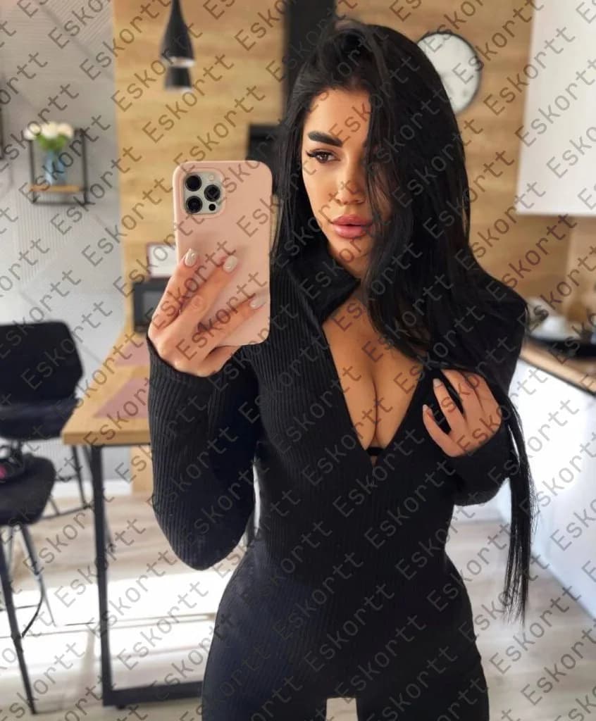 Mila escort in Moscow