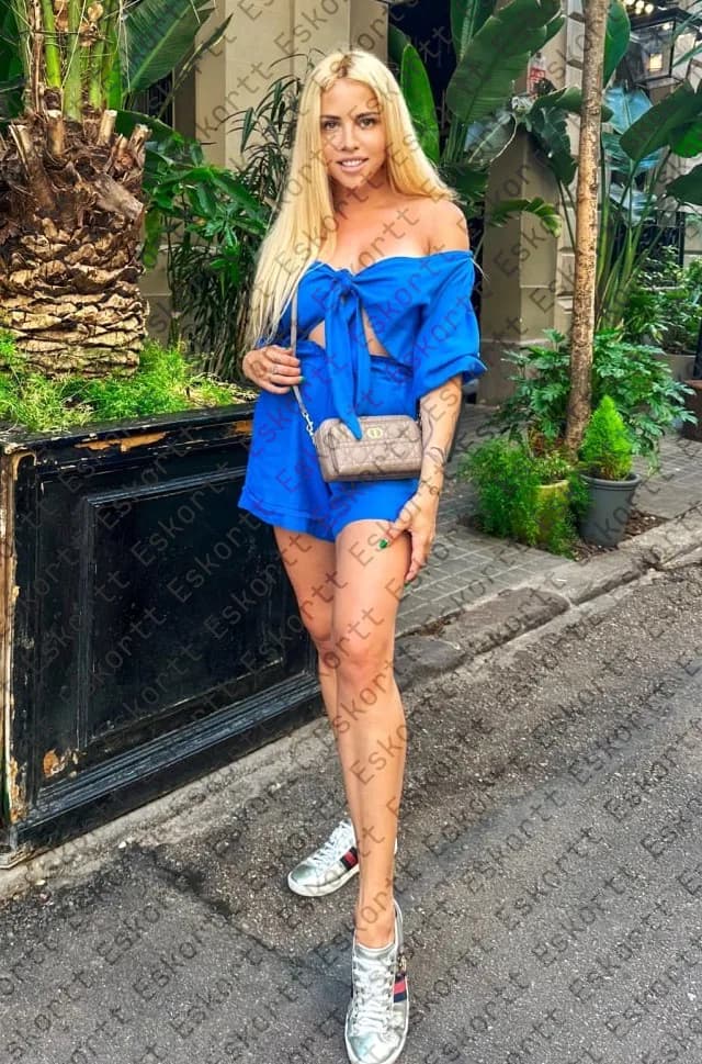 Elly escort in Moscow