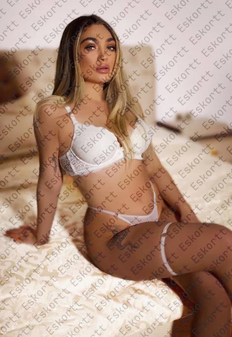 Sandra escort in Moscow