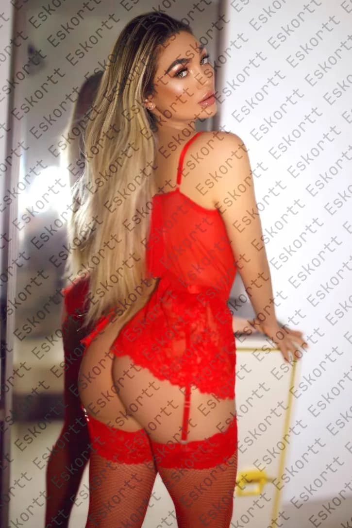 Sandra escort in Moscow