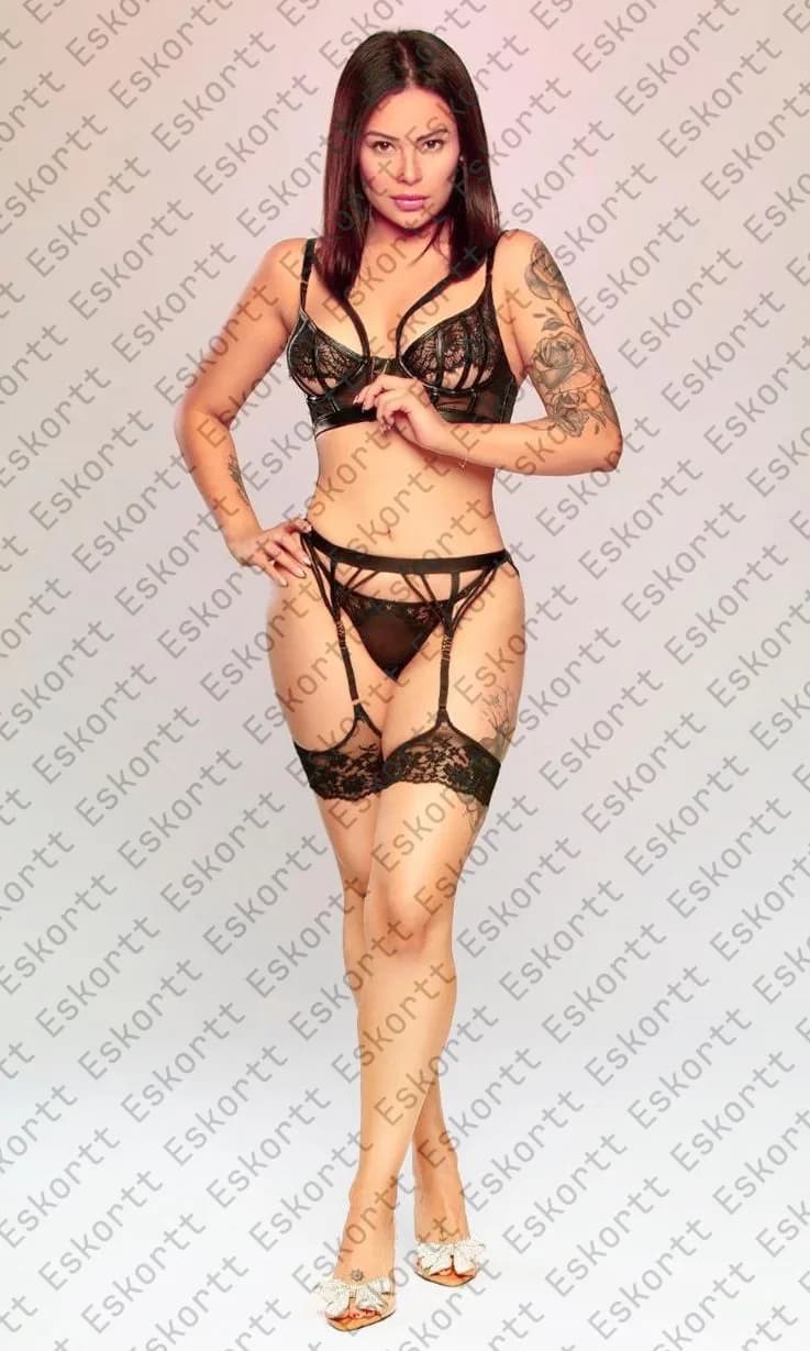 Camila escort in Moscow