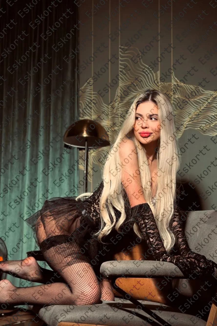 Rebecca escort in Moscow