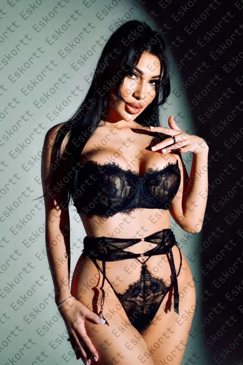 Naomi escort in Moscow
