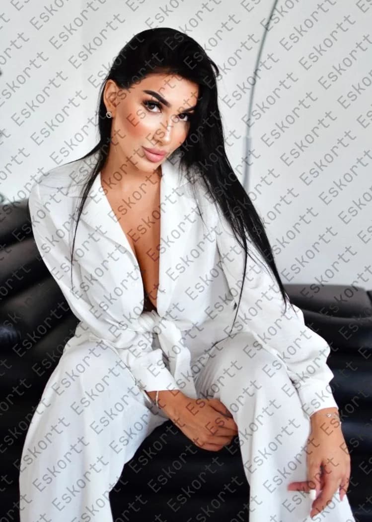 Naomi escort in Moscow