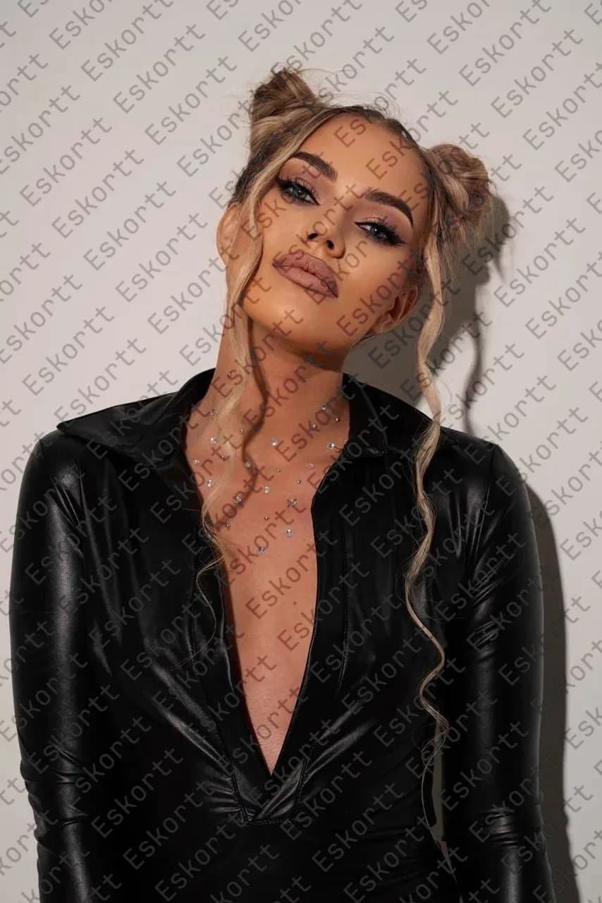 Oksy escort in Moscow