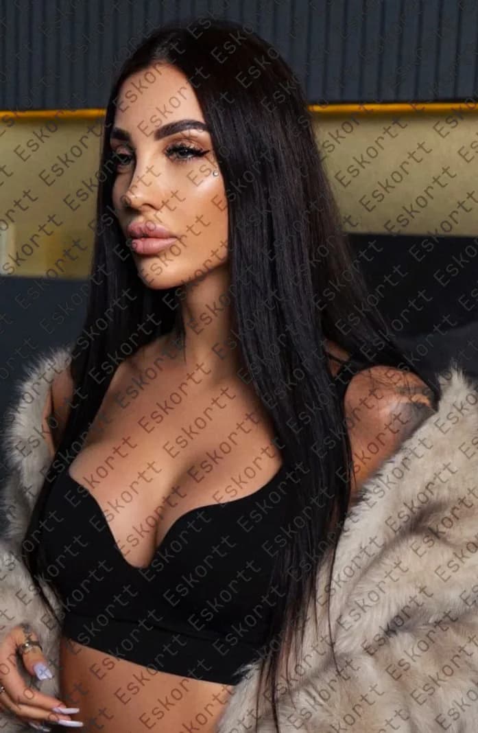 Adelina escort in Moscow
