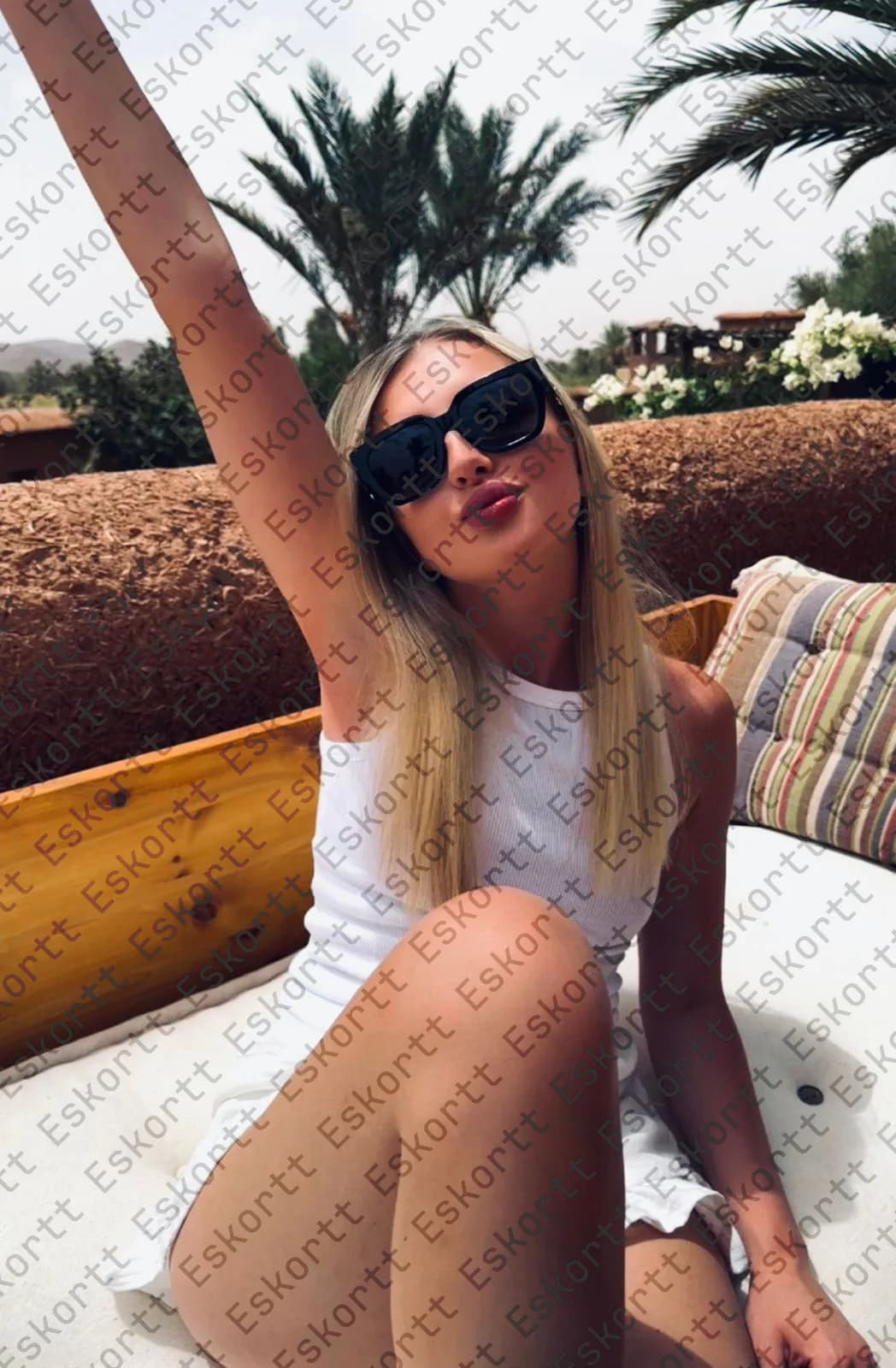 Айша escort in Moscow