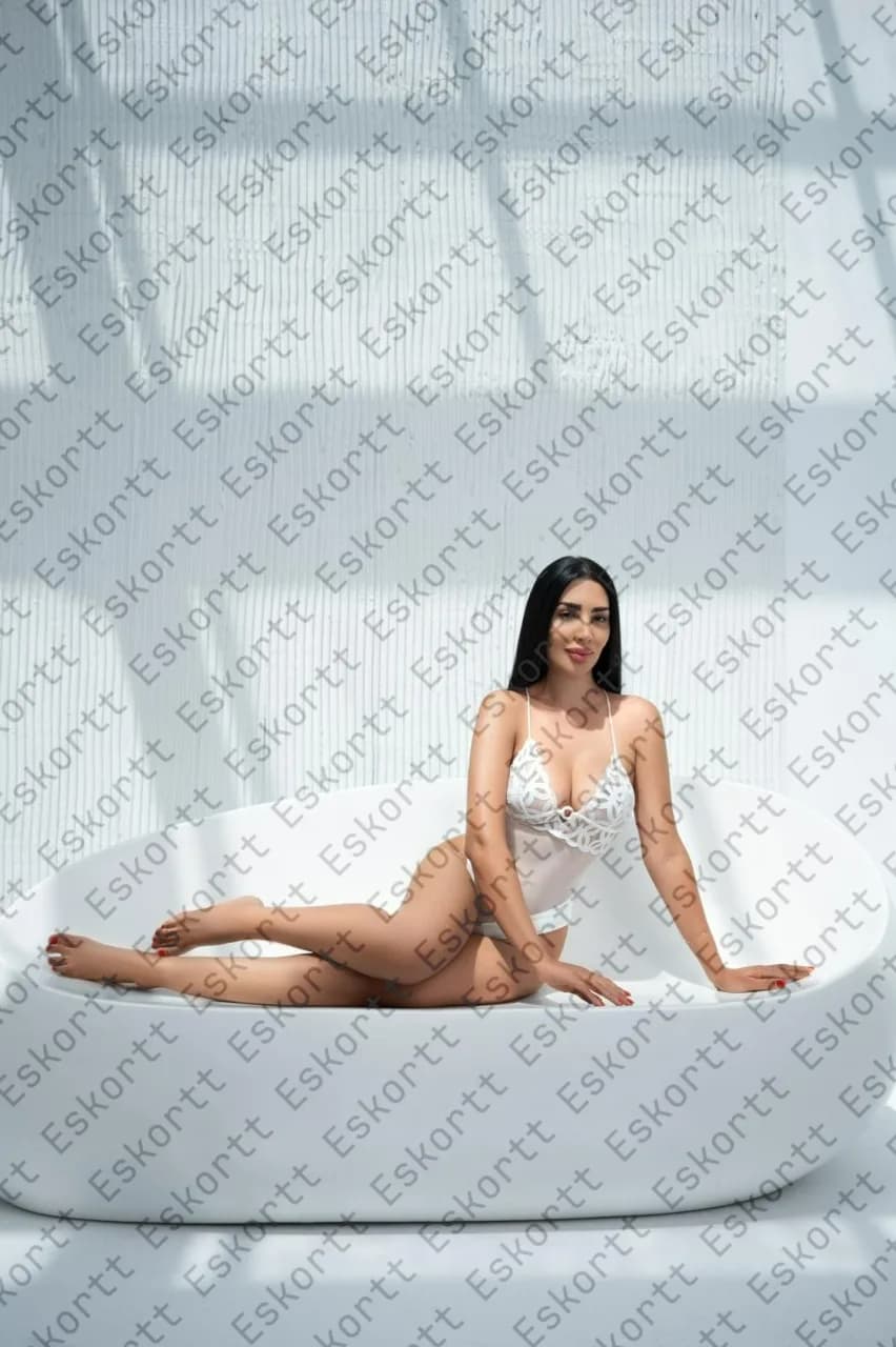 Зулия escort in Moscow
