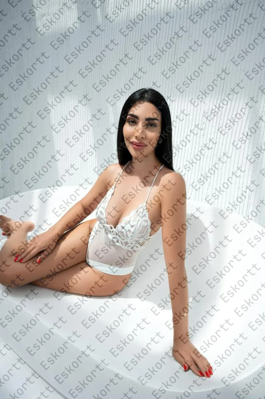 Зулия escort in Moscow
