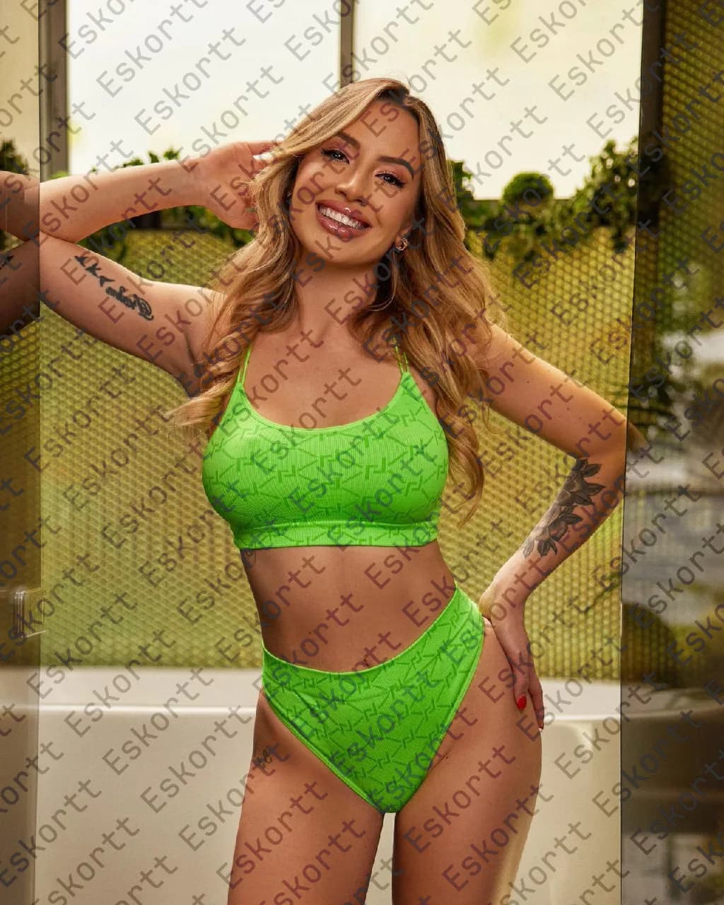 Викки escort in Moscow