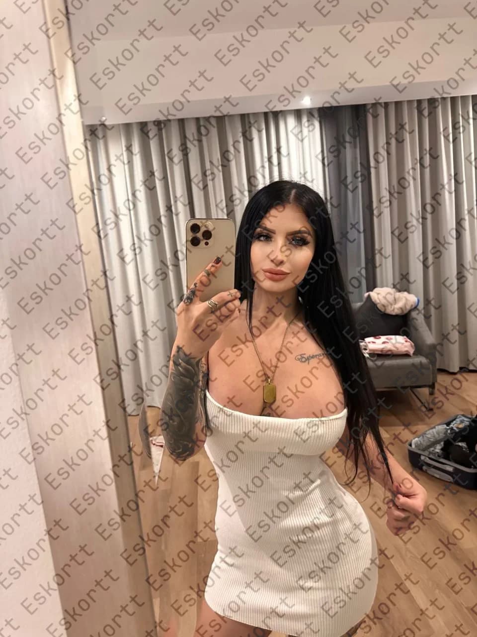 Каролина escort in Moscow