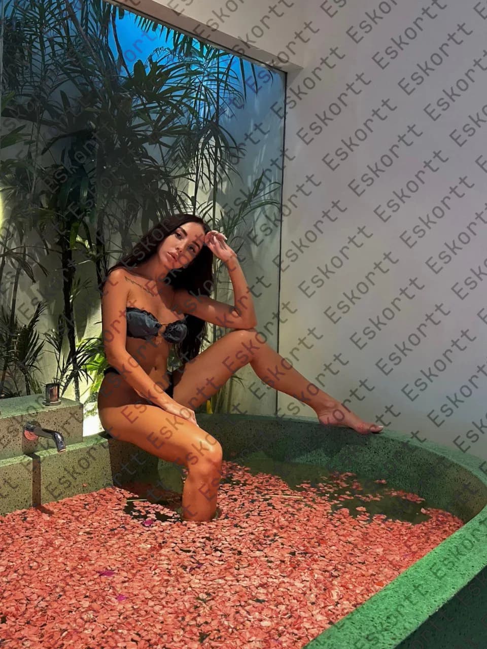 Лолита escort in Moscow