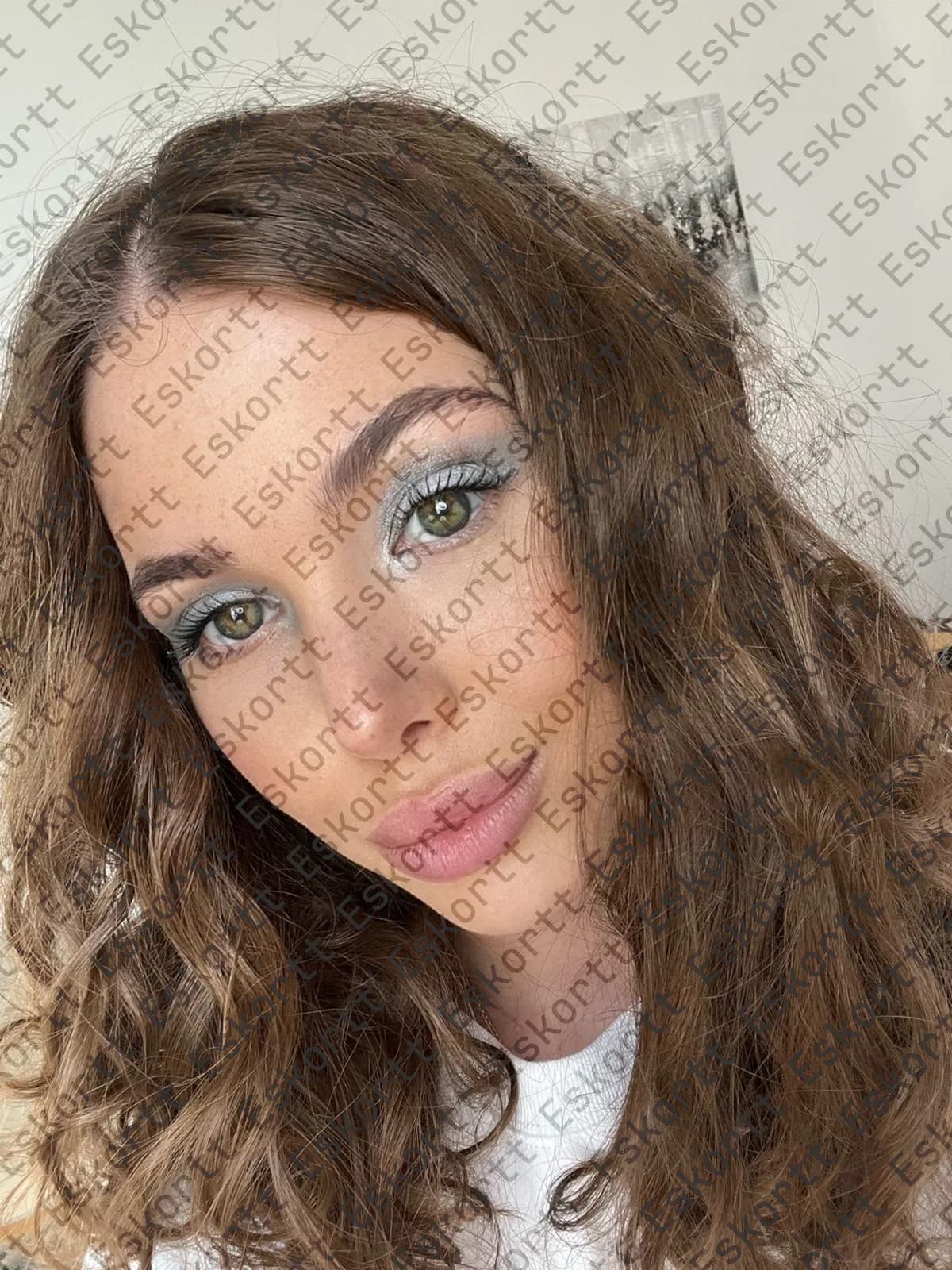 Надя escort in Moscow