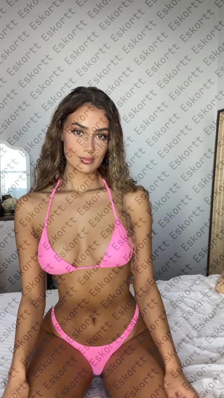 Сара escort in Moscow