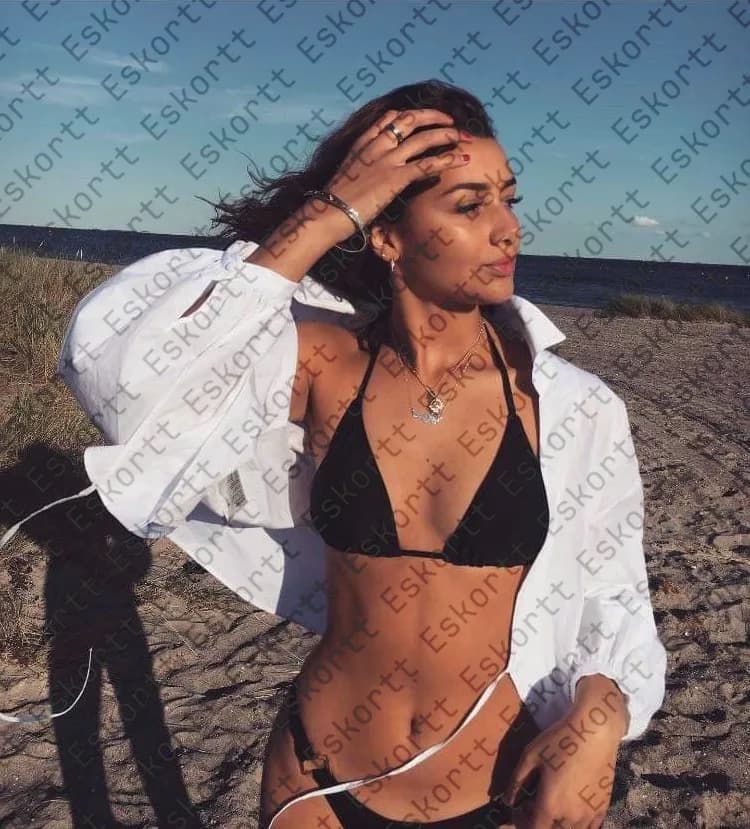 Сара escort in Moscow