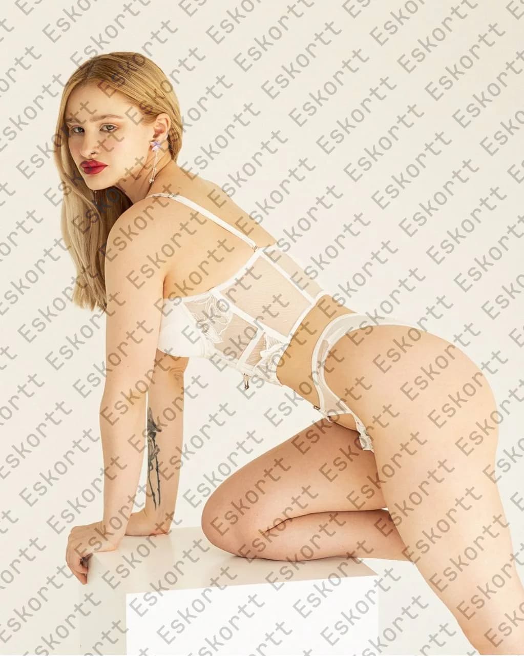 Ната escort in Moscow