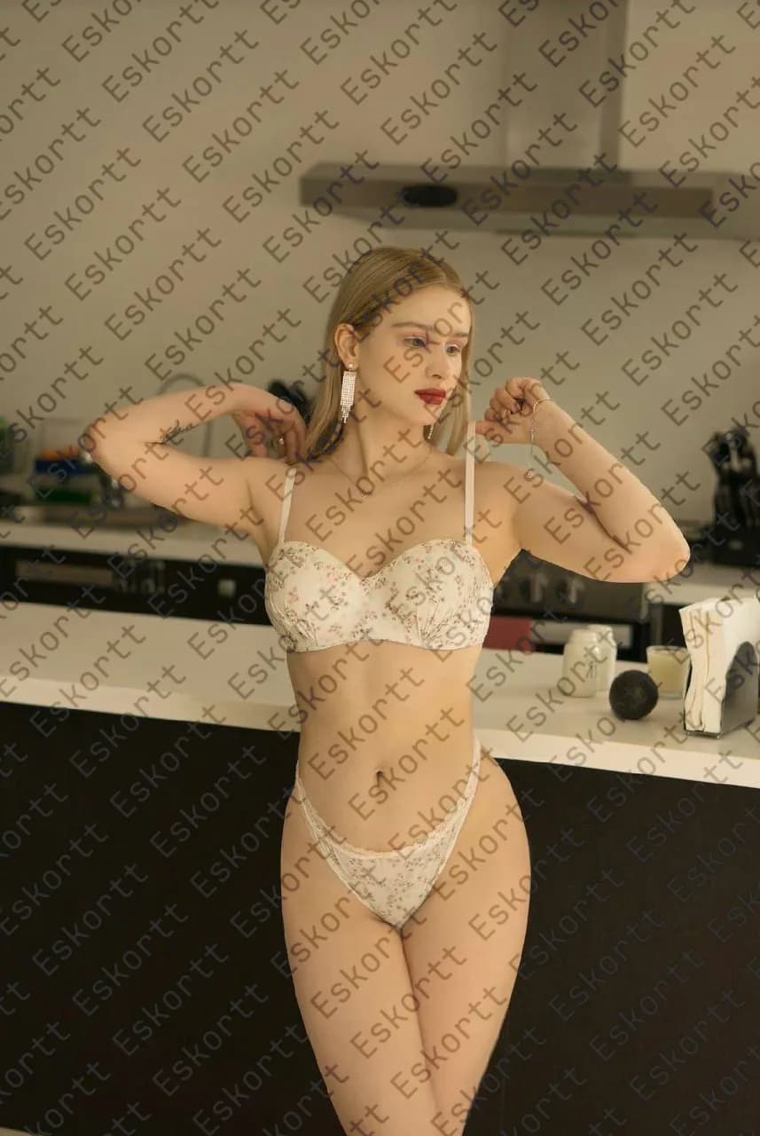 Ната escort in Moscow