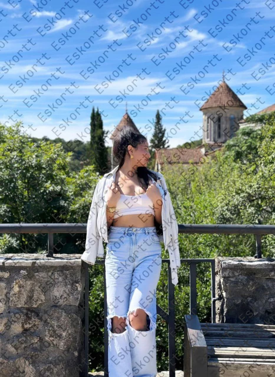 Мэйзи escort in Moscow