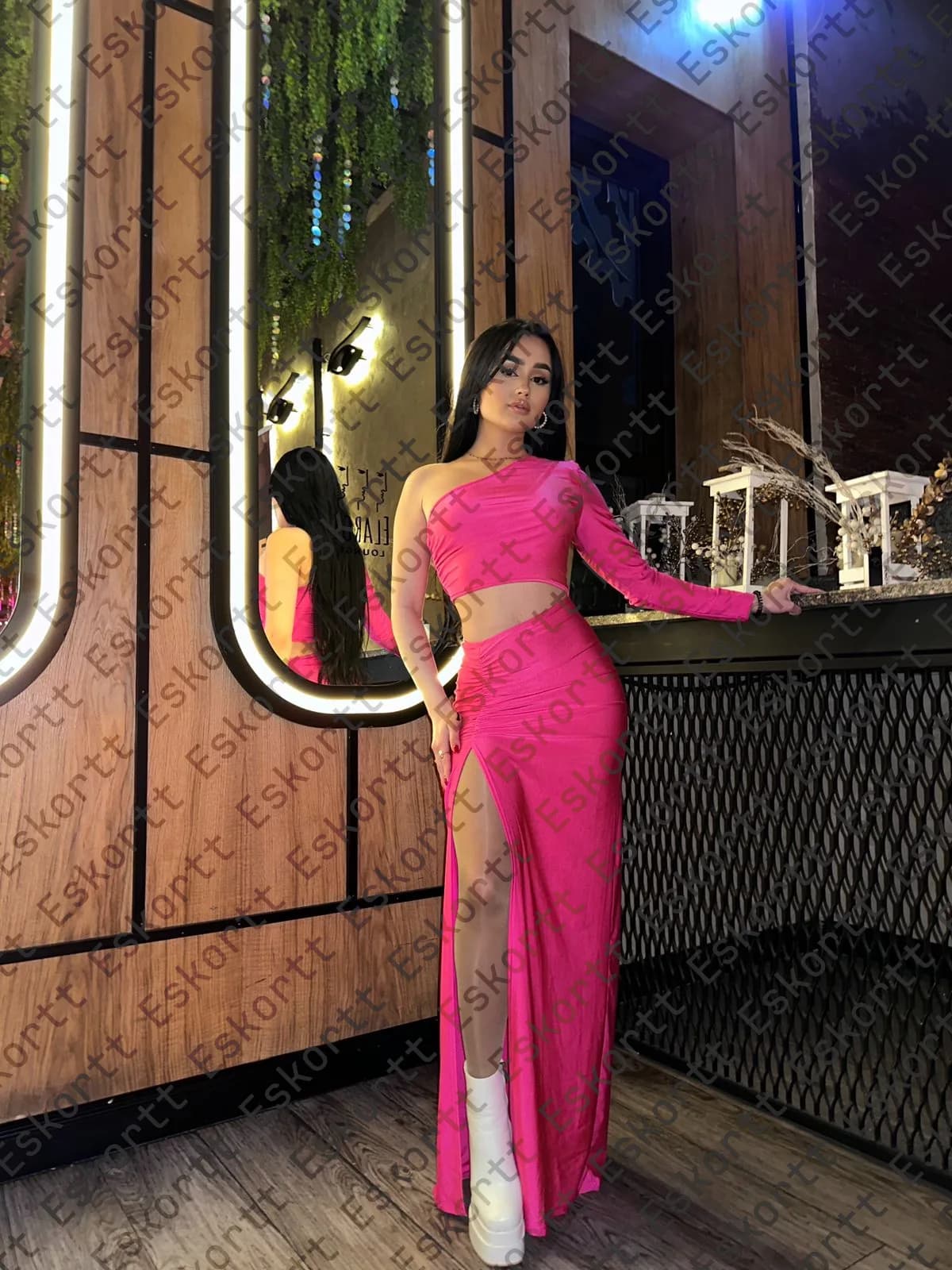 Леора escort in Moscow