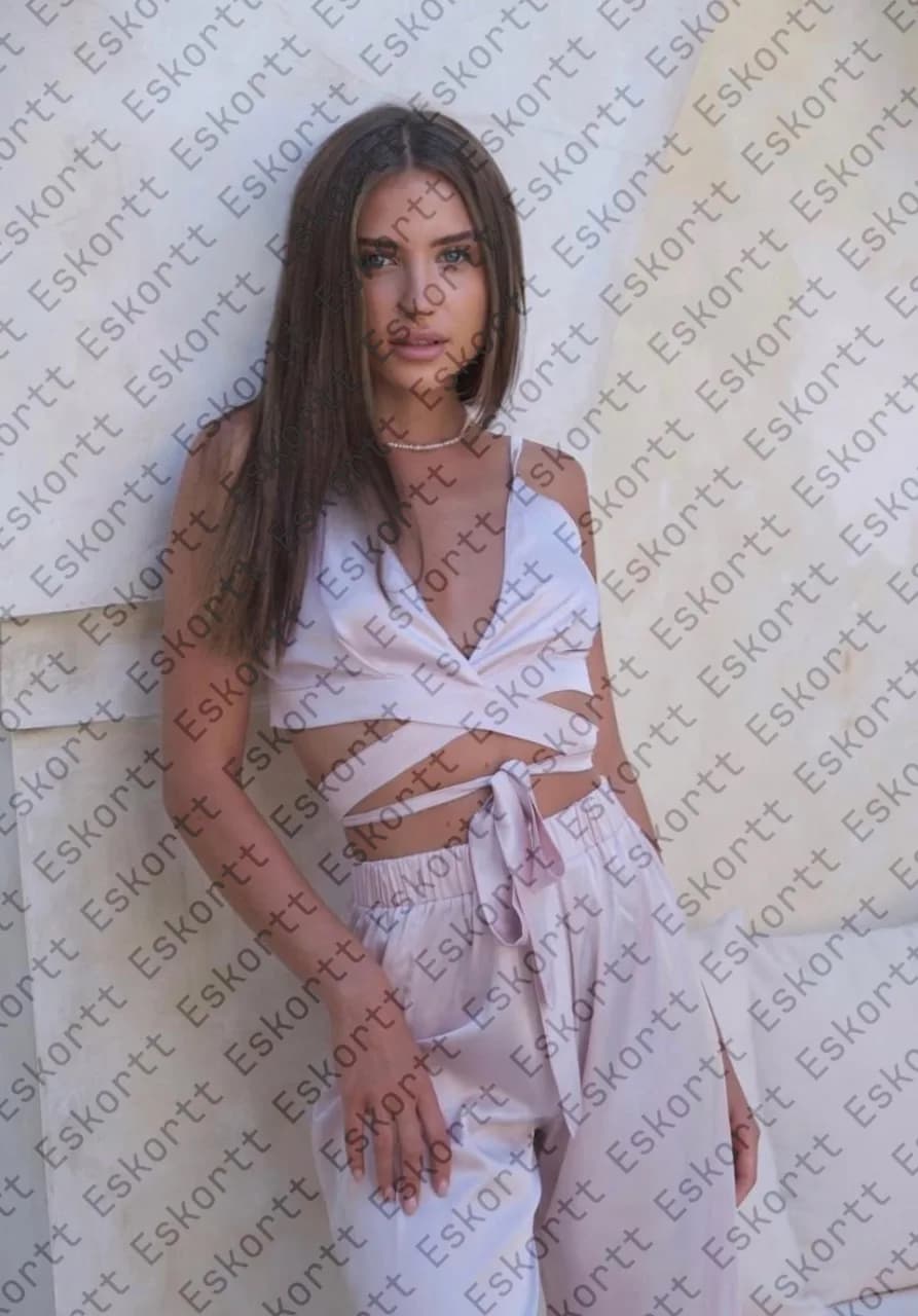 Карина escort in Moscow