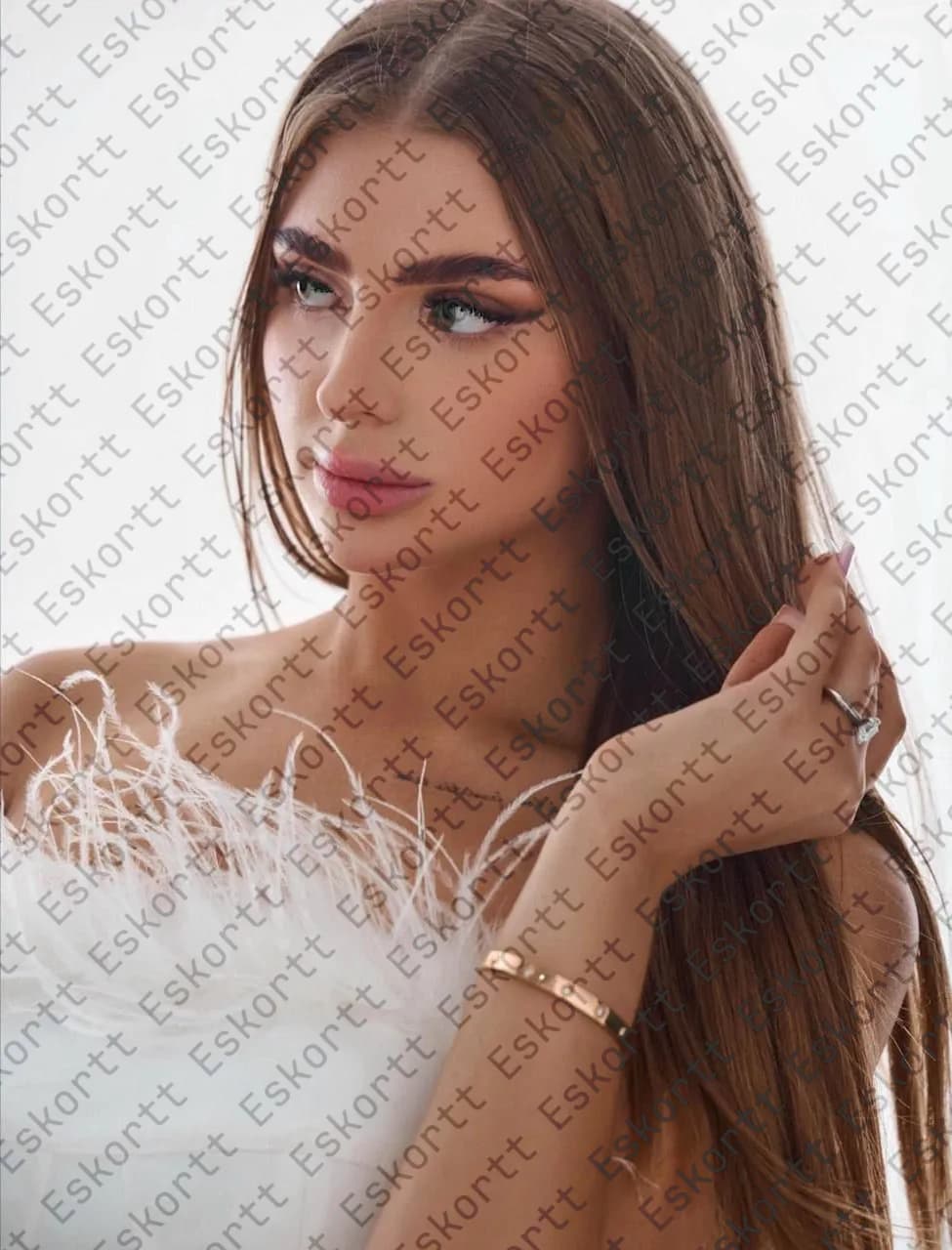 Полина escort in Moscow