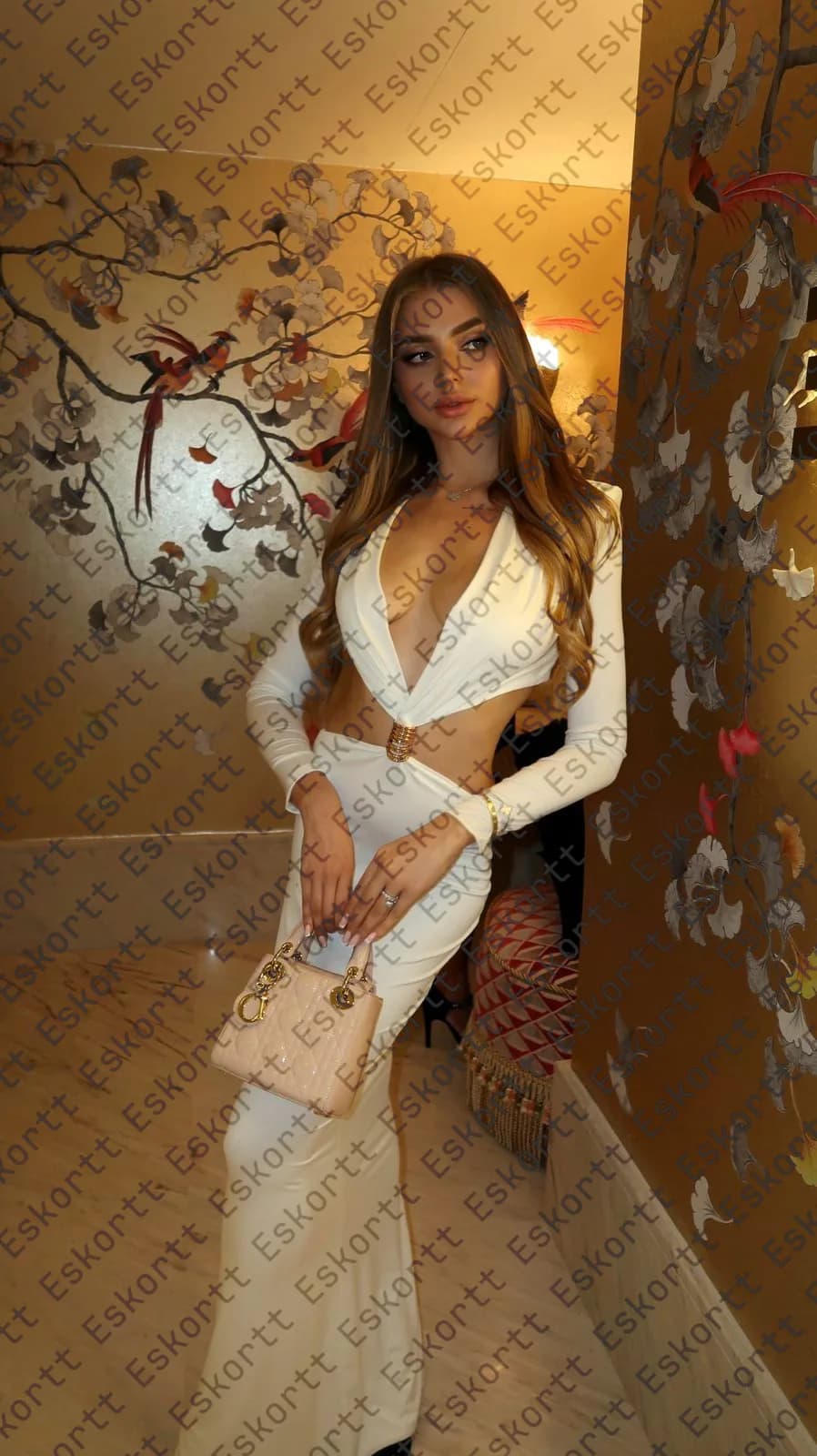 Полина escort in Moscow