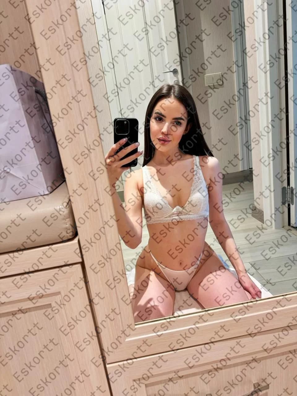 Анетта escort in Moscow