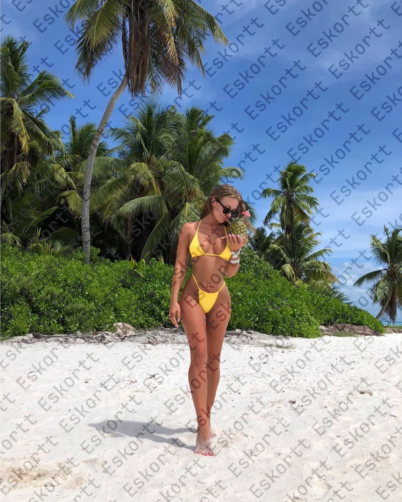 Викки escort in Moscow