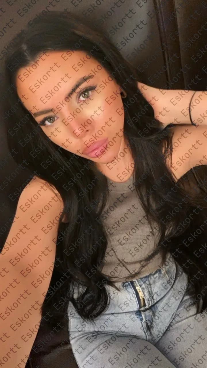 Амира escort in Moscow