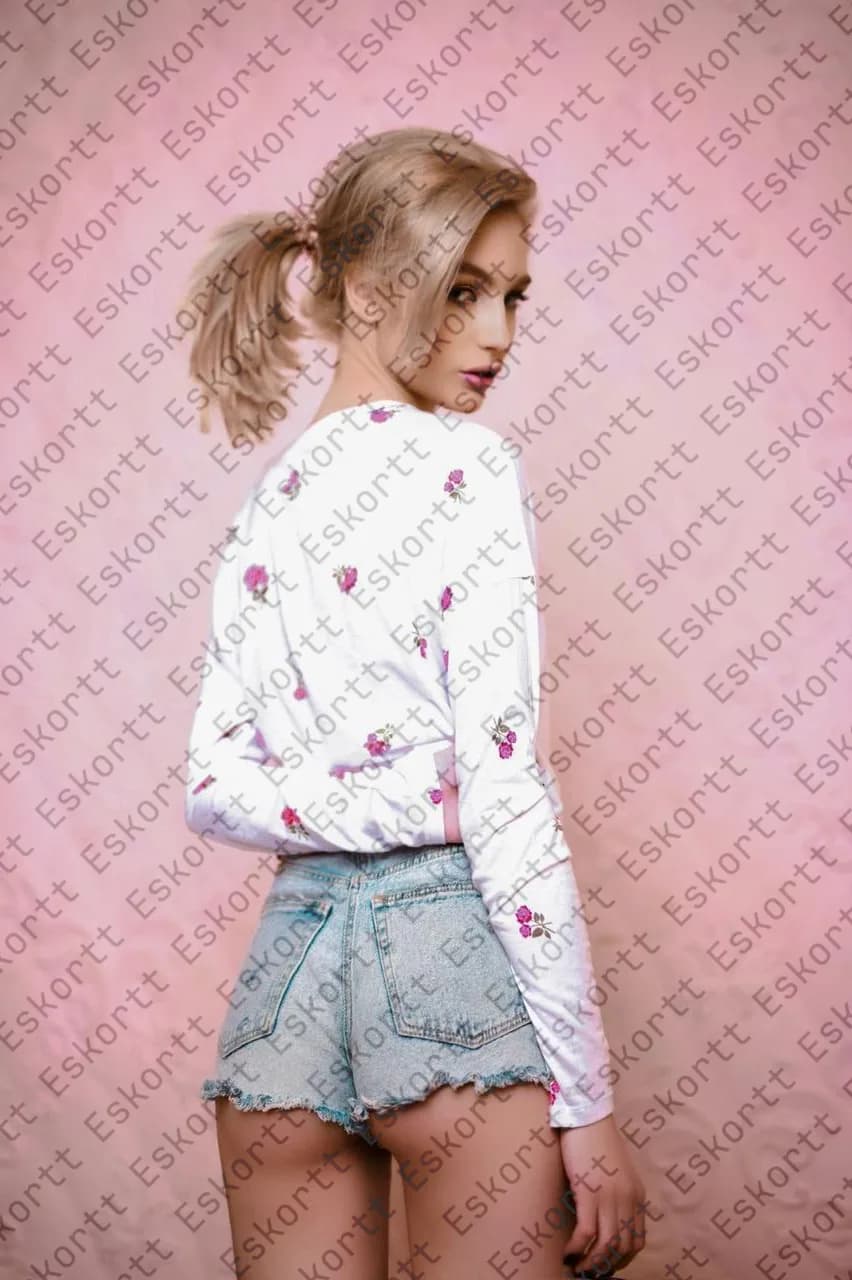 Лина escort in Moscow