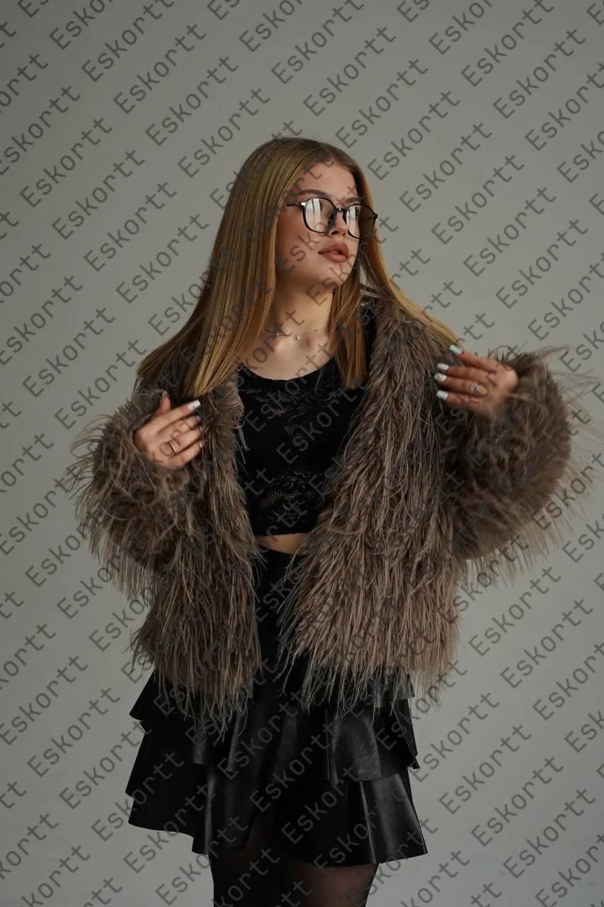 Кэролайн escort in Moscow